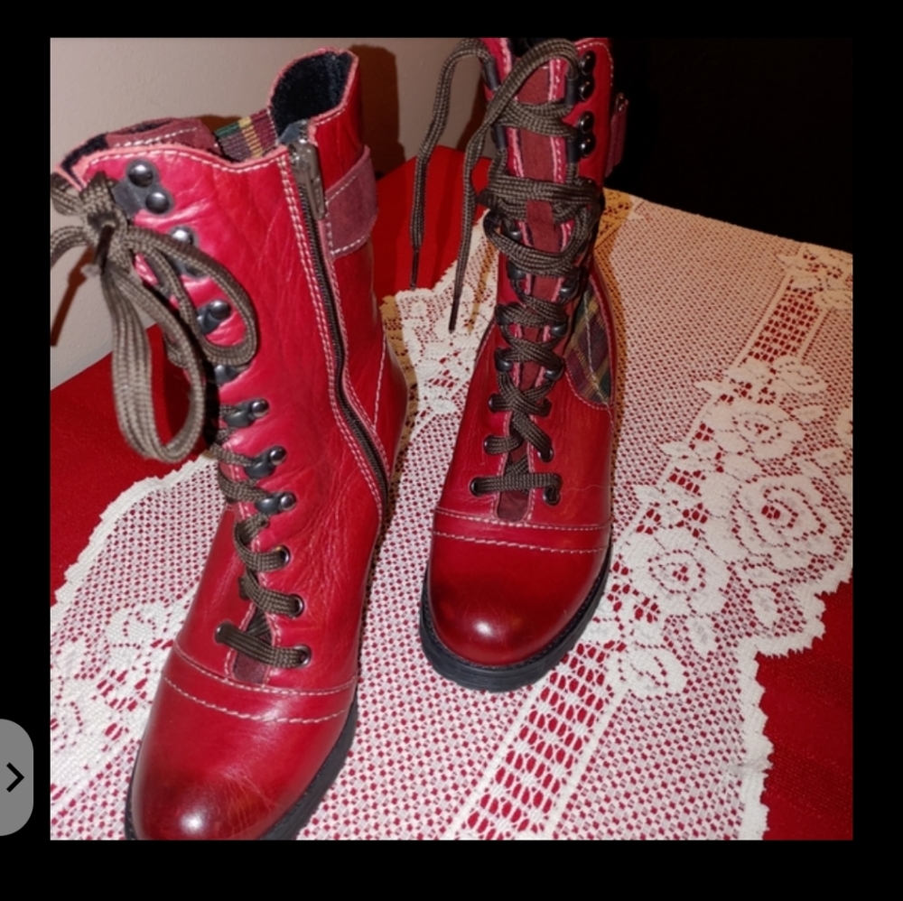 Deep red leather DROMEDARIS boots